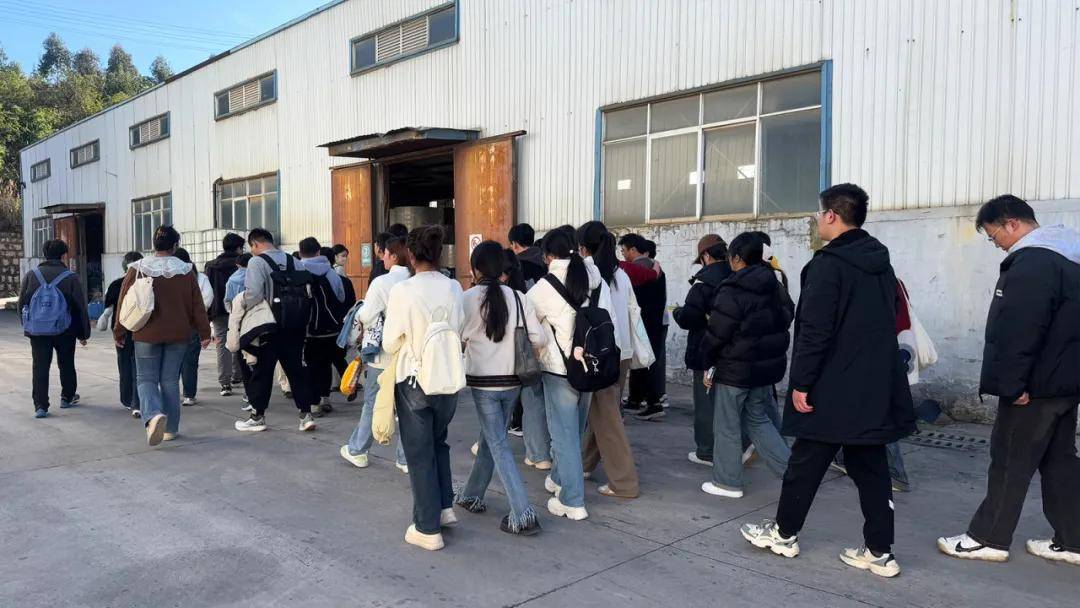 源学院师生到云南欣城防水实习参观凯时尊龙最新网站云南大学材料与能