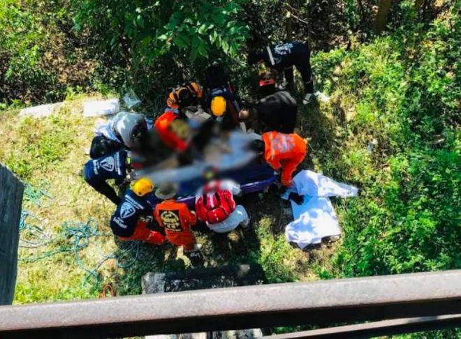 “只为拍一张精彩的照片”！尊龙凯时新西兰游客坠落身亡(图8)