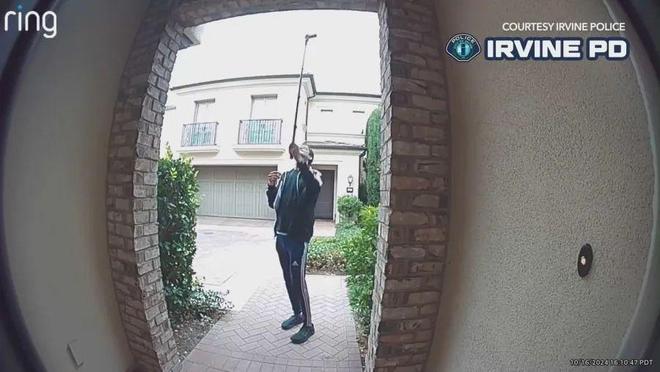 缉一名男子使用自拍杆女孩卧室z6尊龙网站注意：尔湾警方通(图3)