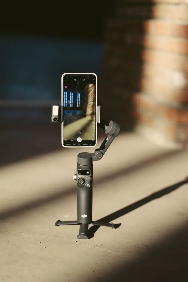 Moblie 7 Pro稳定器首发初体验！z6尊龙·中国网站549元！大疆OSMO(图7)